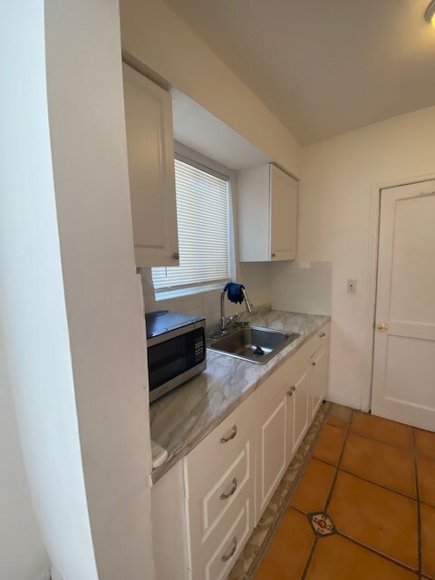 Building Photo - 611 74th St