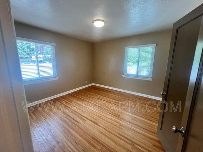 Building Photo - 871 Foothill Dr