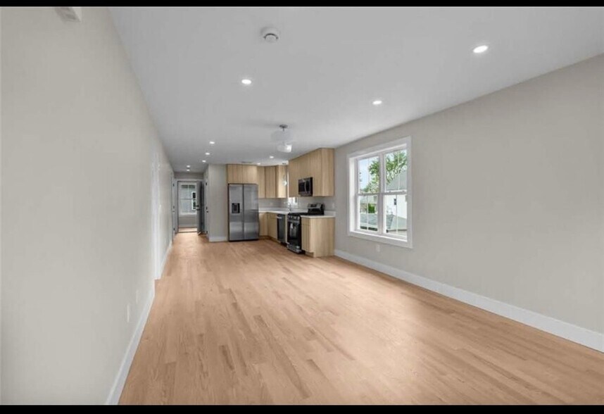 Building Photo - 129 Stanwood St