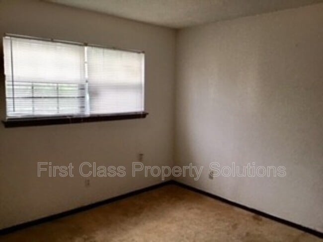 Building Photo - 3605 N Kelley Ave