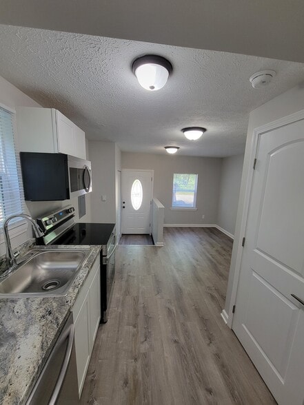 Building Photo - 2505 Meloy Rd