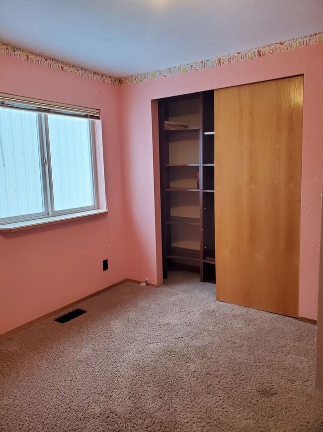 Building Photo - 3 Bedroom Home with Large Shop and Additio...