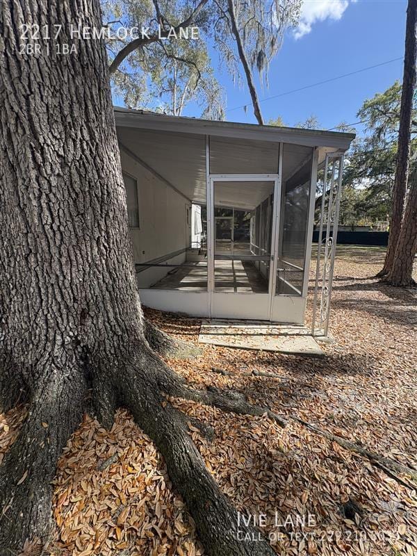 Building Photo - 2217 Hemlock Ln