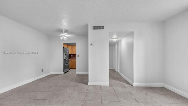 Building Photo - 1825 W 56th St