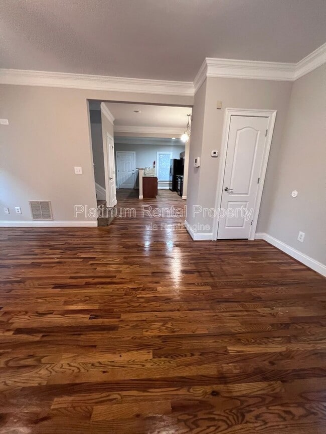 Building Photo - 750 Terry St SE