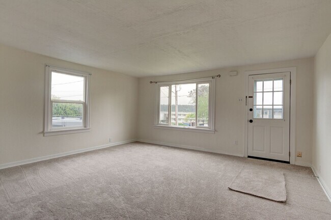 Building Photo - Charming 3-Bedroom Home Near Downtown Oak Harbor –Pet Friendly home.