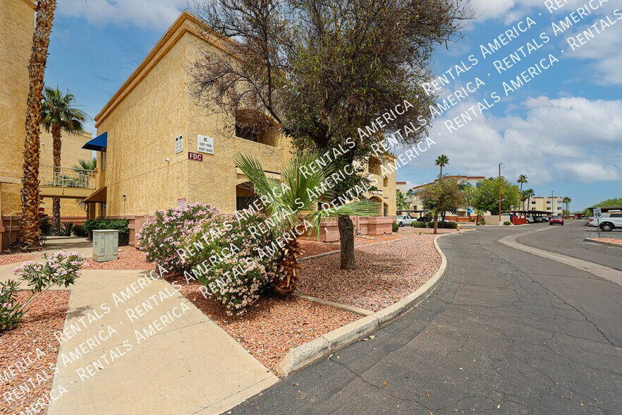 Building Photo - 12221 W Bell Rd