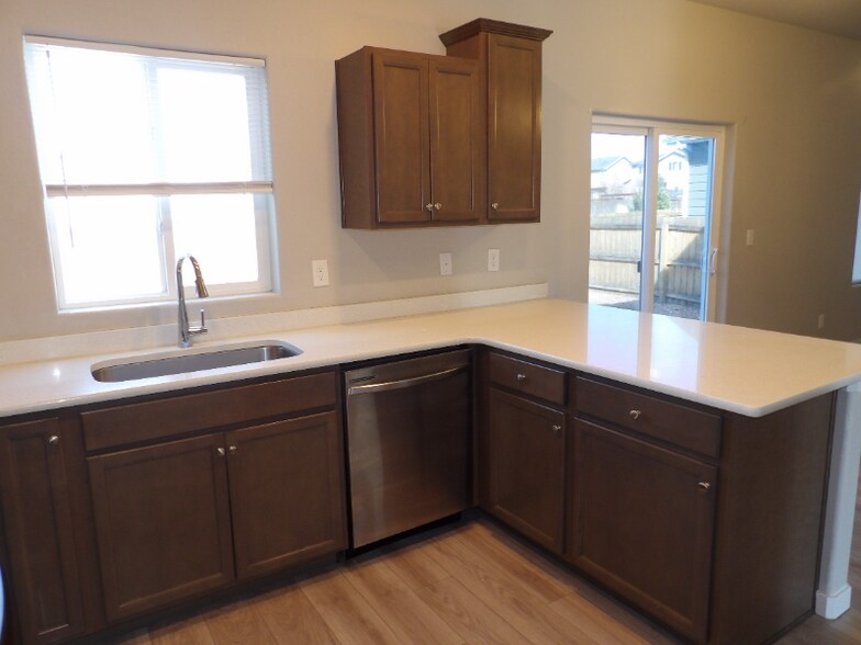 Building Photo - 10496 Kalama Dr