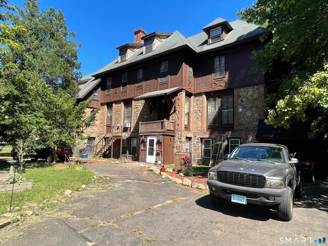 Building Photo - 49 Edgewood Way