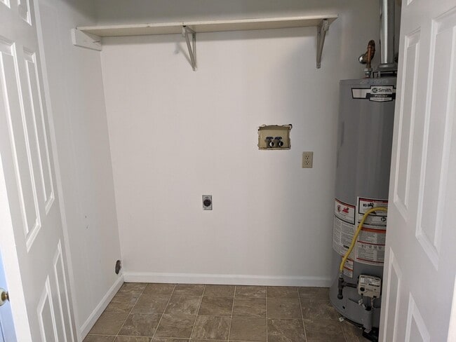 Building Photo - 2411 Carnation Dr