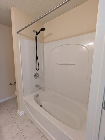 Shower - 8079 Summer Bay Ct