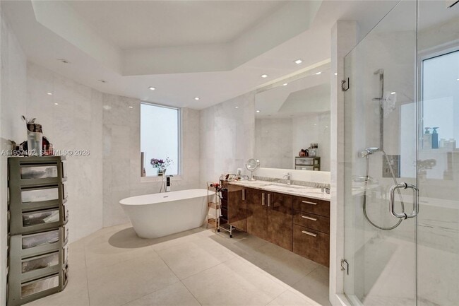 Building Photo - 21200 Point Pl