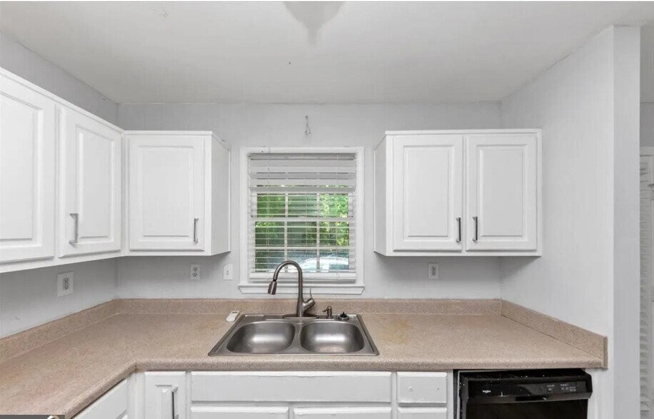 Building Photo - 1432 Forest Villa Dr NW