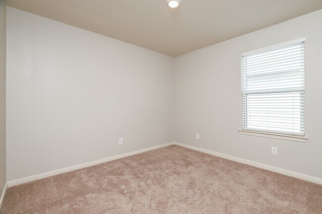 Building Photo - 7222 Lazy Cyn