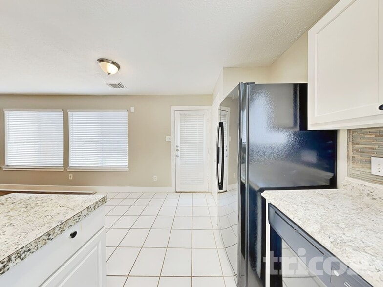 Building Photo - 21899 Pinewilde Ct