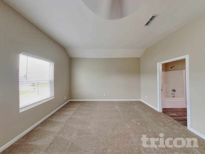 Building Photo - 1615 Sunray Dr