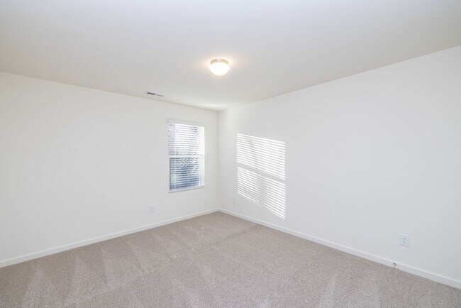 Building Photo - BEAUTIFUL Paired Home 3 br 2.5 ba with 2 car garage minutes from I-77 and I-40 - AUGUST MOVE IN