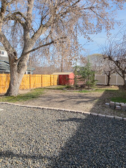 Building Photo - 6731 Saxton Ave