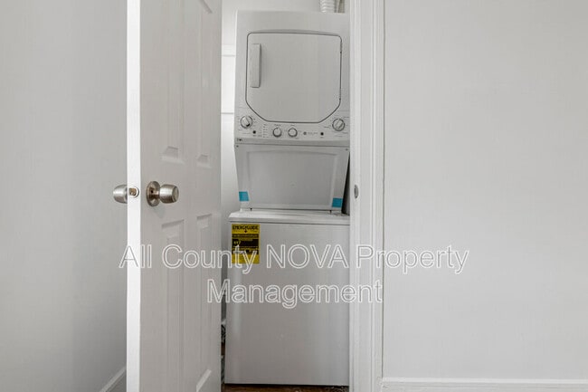 Building Photo - 1719 West Virginia Ave NE