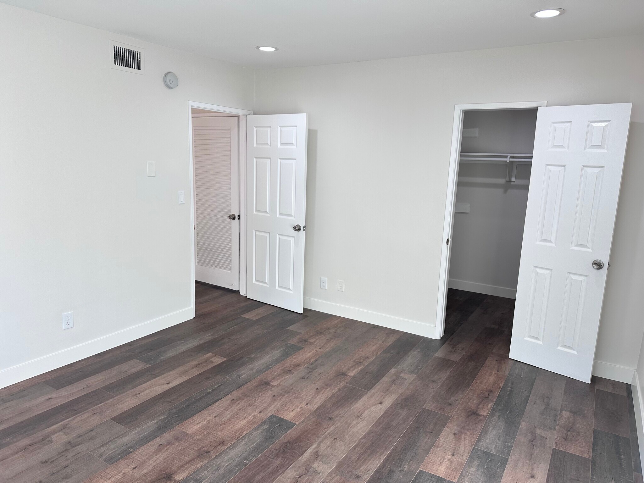 Building Photo - 5328 Newcastle Ave