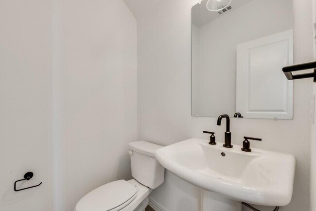 Building Photo - 2404 Swallowtail St