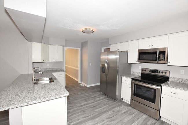 Building Photo - 4 BEDROOM HOME LOCATED IN SOUTH CHESEPEAKE. MUST SEE !!!!!!!!!!!