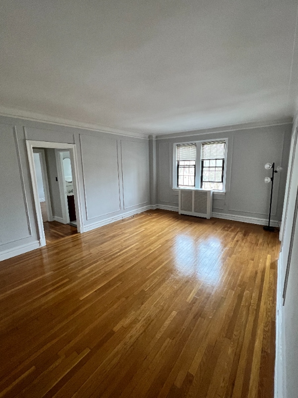Building Photo - 620-622 Pelhamdale Ave