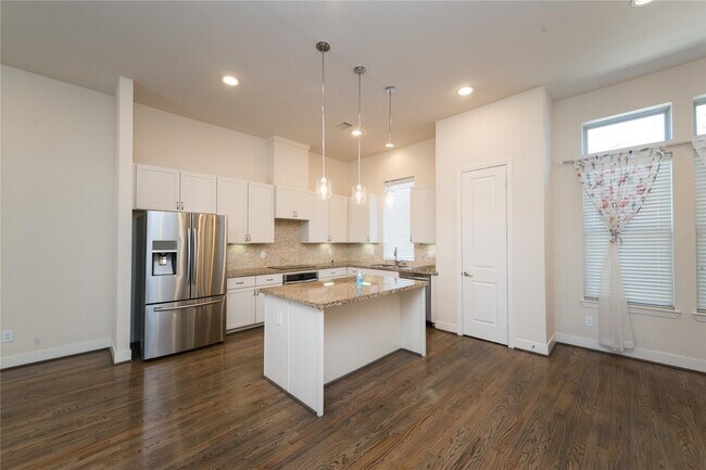 Building Photo - 4805 Jackson St