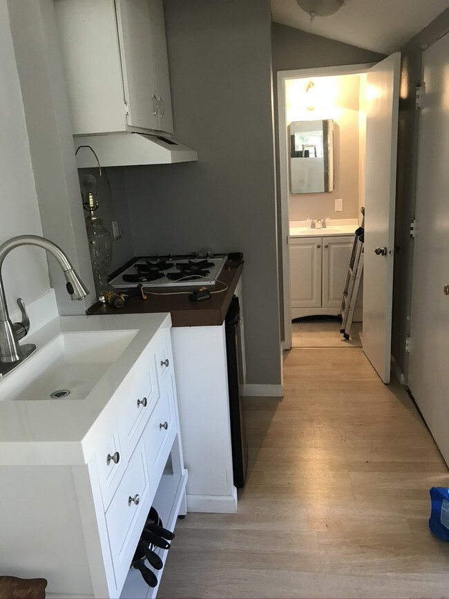 kitchenette - 11471 Riverside Dr