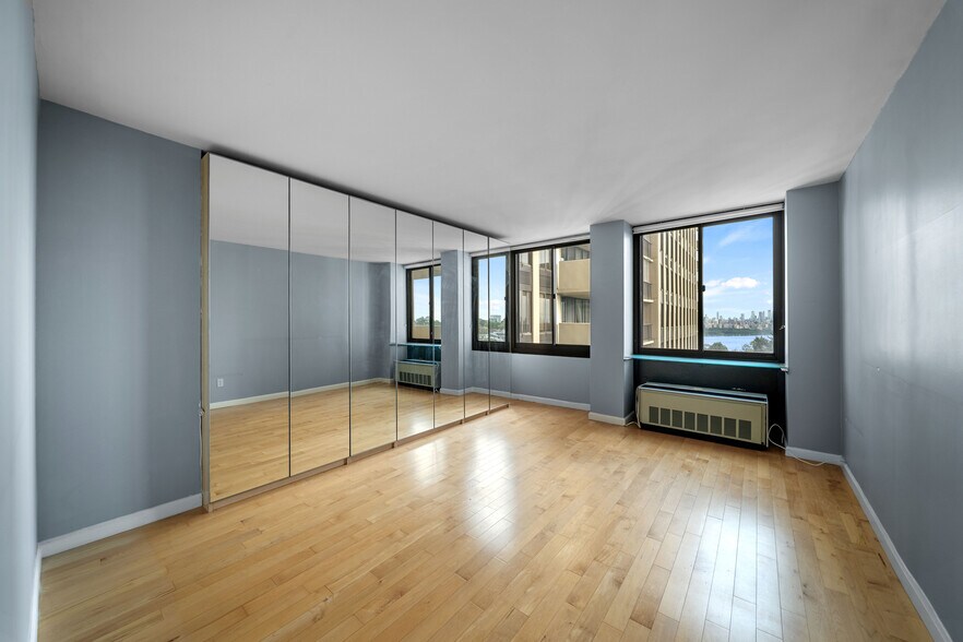 Building Photo - 200 Winston Dr