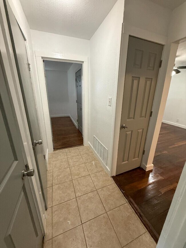 Building Photo - 1910 Escalon Ave