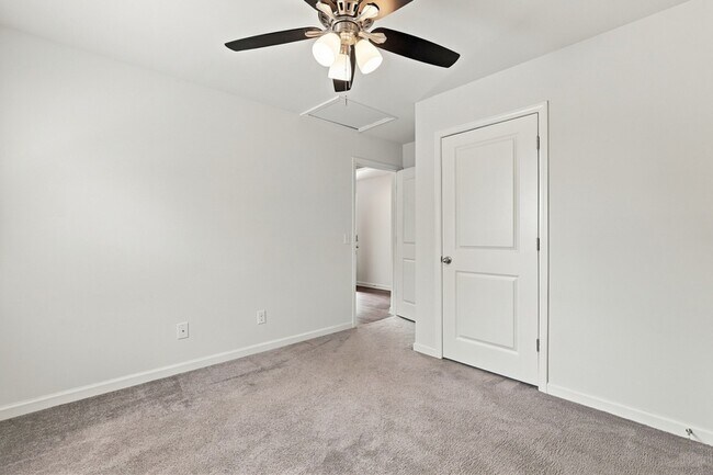 Building Photo - 100 Cotton Bluff Ct