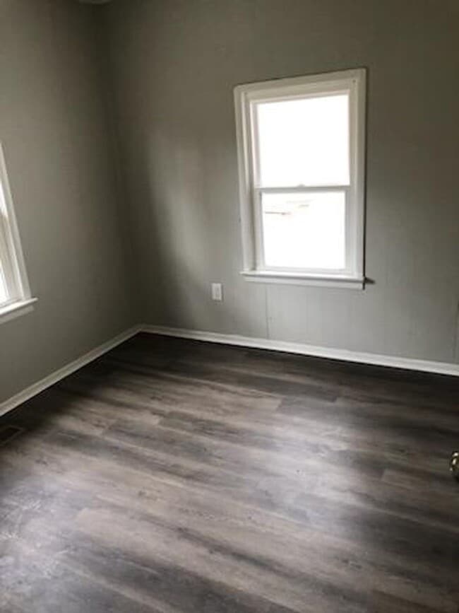 Building Photo - 2 bedroom home on large lot