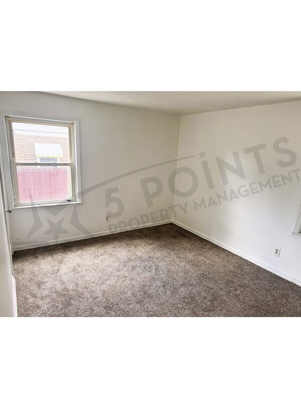 Building Photo - 4404 E 175th St