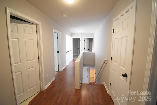 Building Photo - 6827 Braddock Ln