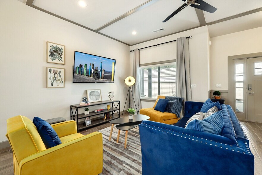 Building Photo - 414 NW Retreat Ln