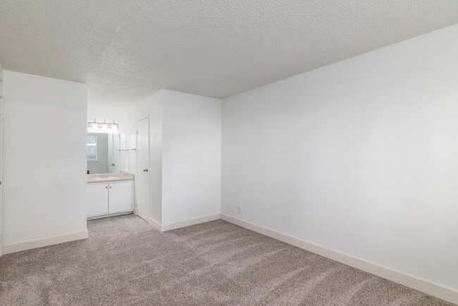 Building Photo - 521 Alameda del Prado