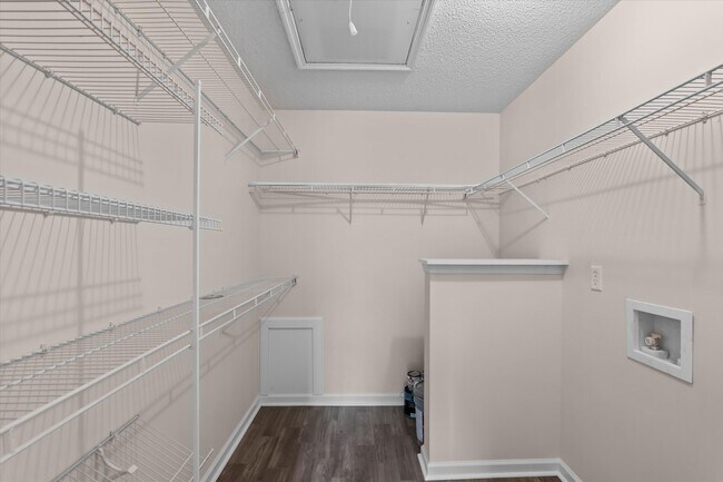 Building Photo - 2016 Caton Dr