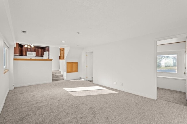 Building Photo - Spacious 4 Bedroom Home in Quiet Orem Neighborhood