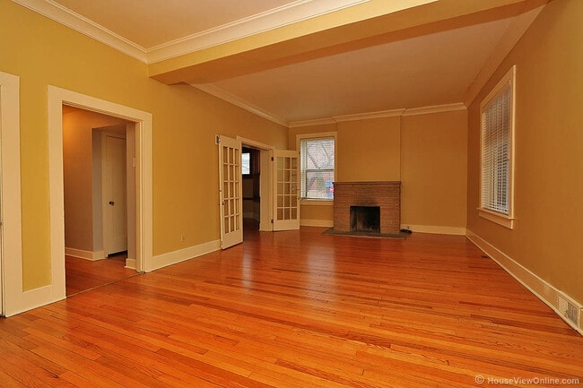 Building Photo - Three Story House Close to SEMO - June 2026- May 2027 Lease