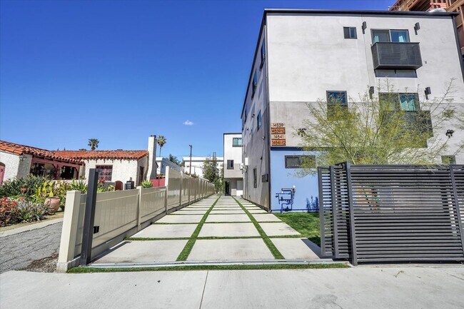 Building Photo - 14541 Weddington St