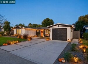 Building Photo - 3360 Esperanza Dr