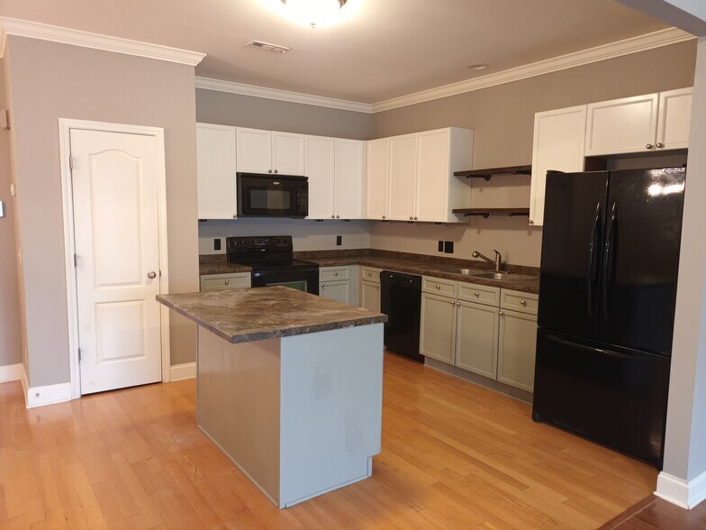 Large Kitchen 1 - 2626 Nashboro Blvd