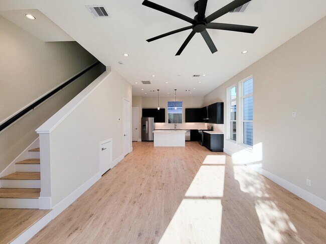 Building Photo - 5613 Leonard St