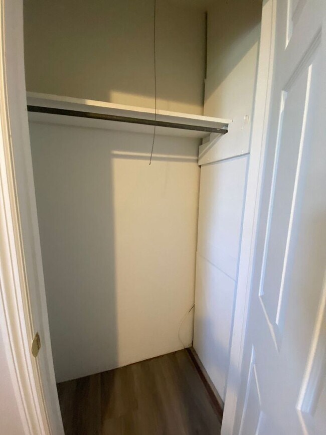 Building Photo - 3 Bed, 1.5 Bath | Charming Neighborhood | Close to Costco, Topgolf, and Shopping