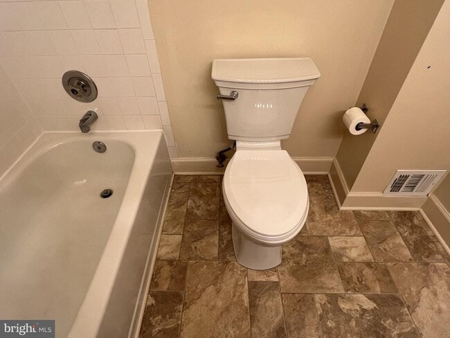 Building Photo - 18002 Sunset Lake Ct