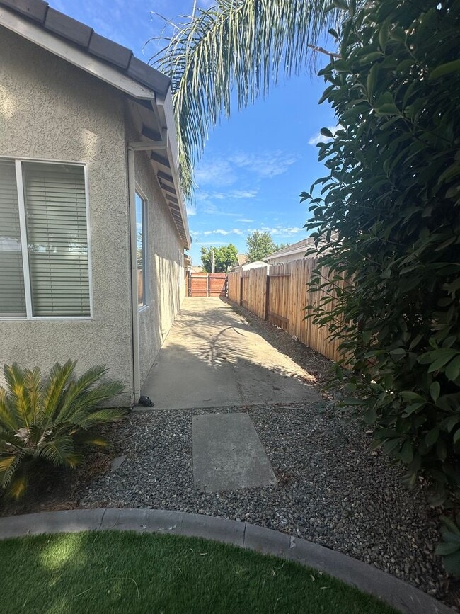 Building Photo - 1824 San Diego Cir