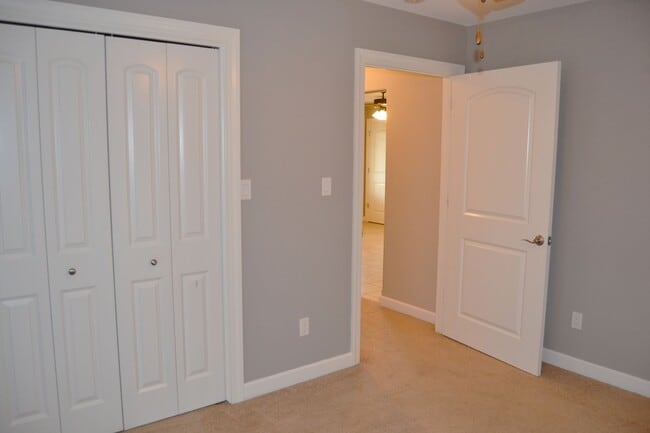 Building Photo - East Gate Area | Home | Unfurnished