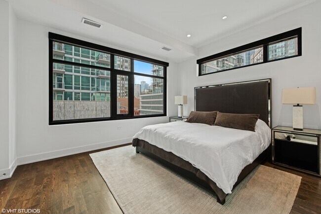 Building Photo - 668 N Kingsbury St