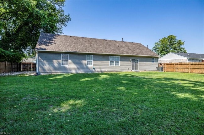 Building Photo - 5819 Woodside Ln